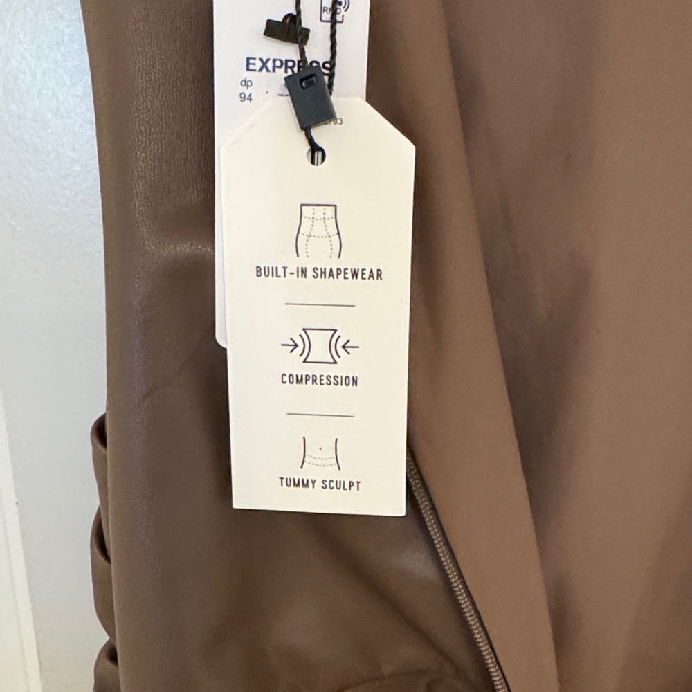 Elegant Brown Sleeveless Dress - Picture 6 of 6